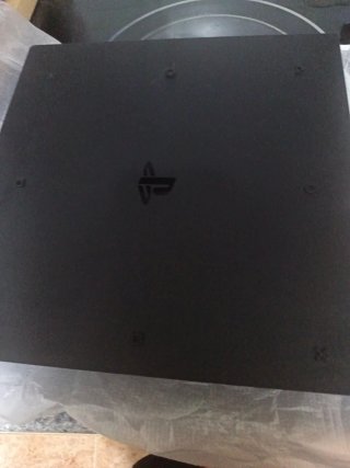 PlayStation 4 Pro (PS4 Pro) + 3 Juegos