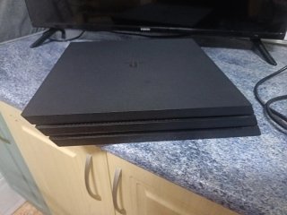 PlayStation 4 Pro (PS4 Pro) + 3 Juegos