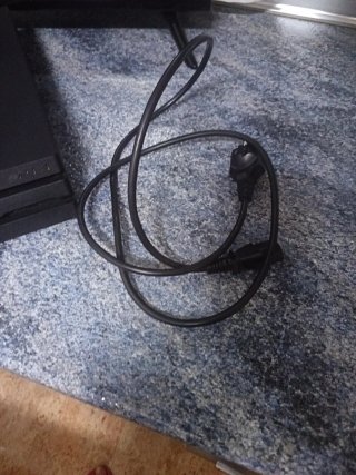 PlayStation 4 Pro (PS4 Pro) + 3 Juegos