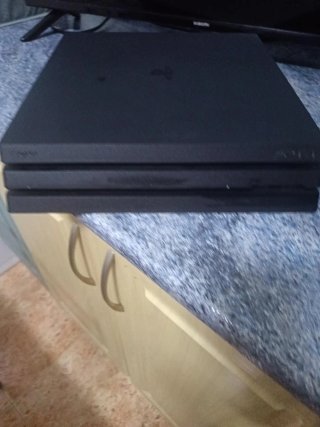 PlayStation 4 Pro (PS4 Pro) + 3 Juegos