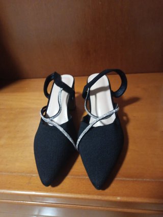 Zapatos de vestir negros y plateados Talla 36