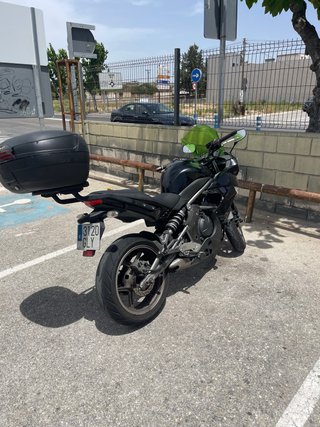 Kawasaki ER6-F Negra