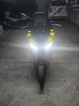 Aprilia SR GT 125 Scooter Negra/Amarilla