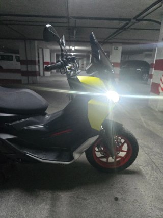 Aprilia SR GT 125 Scooter Negra/Amarilla