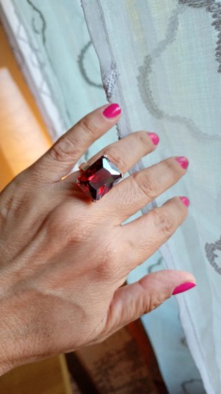 ​Anillo con Piedra Roja Tallada  - Tall 16.1mm