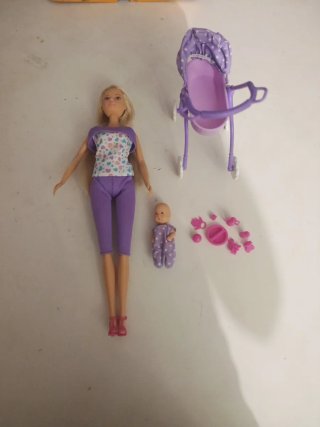Muñeca Barbie con bebé y carrito