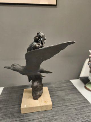 Figura de Bronce con Base de Piedra Josep Bofill