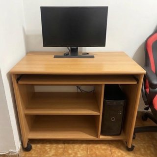 Scrivania da ufficio in legno