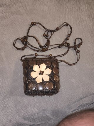 Bolsito con flor y cordón