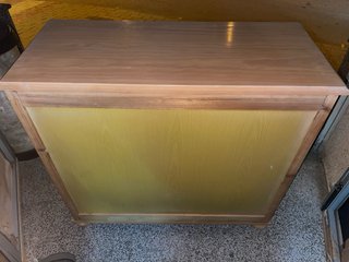 Cómoda de madera clara