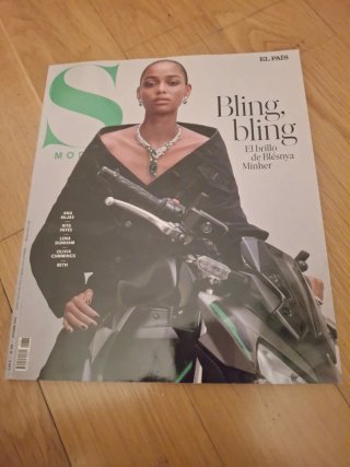 Blesnya Minher. Revista