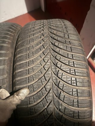 Neumático Goodyear 215/55 R17 98W M+S