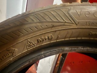 Neumático Goodyear 215/55 R17 98W M+S