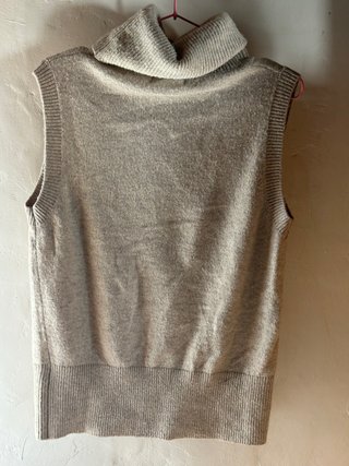 Top de Cuello Alto sin Mangas