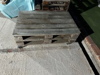 Mesa de Centro de Palet con Ruedas