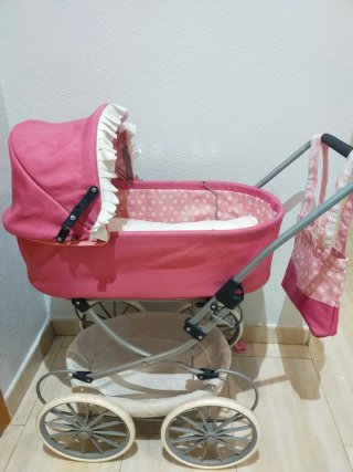 Carrito de bebé de juguete rosa