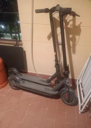 2 Patinetes Eléctricos. 60 cada uno