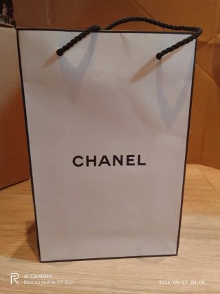 Bolsa de papel Chanel blanca
