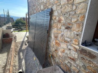 Rejas metálica cuadrada y puerta de 2 hojas