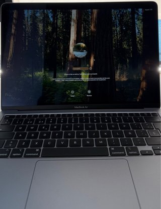MacBook Air 13” 2020 Intel i5 · 8GB · 512GB SSD