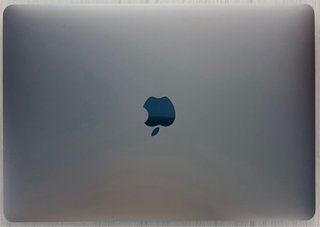 MacBook Air 13” 2020 Intel i5 · 8GB · 512GB SSD