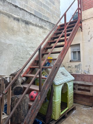 Escaleras de hierro exteriores