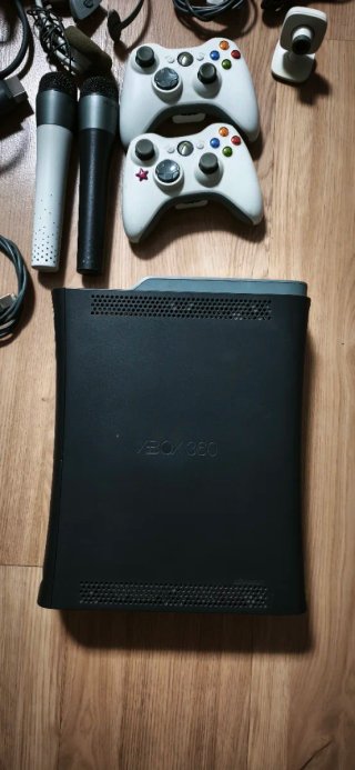 Consola Xbox 360 + kinect + 2 micrófonos y 15 jueg