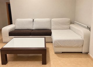 Muebles, mesas y sofa (todo incluido)