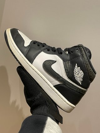 Zapatillas Air Jordan Negras y Blancas