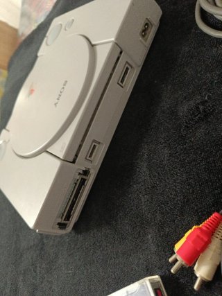 Consola Sony PlayStation 1 con juego