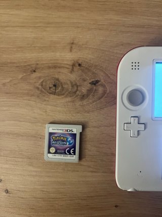 Nintendo 2DS Blanca + Cargador + Pokémon Luna