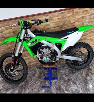 Kawasaki KX450F Cross Verde y Blanca