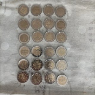 Colección de 24 Monedas Conmemorativas de 2 Euros