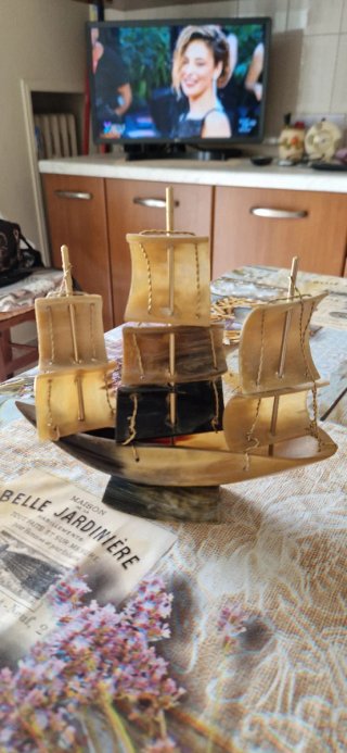 Modellino di veliero in corno