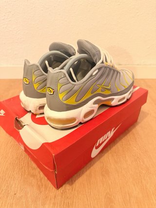Nike TN grises y amarillas