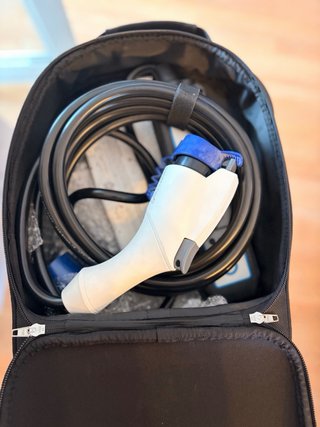 Cargador coche eléctrico NUEVO preu original 350€!