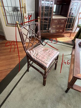 Silla antigua de ratán y madera