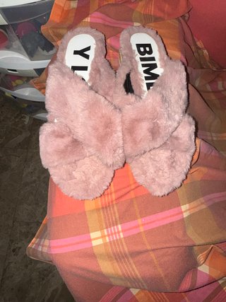 Chanclas de Pelo Bimba y Lola Rosas