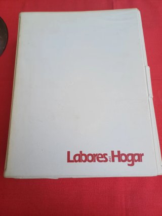 Archivador con colección de revistas de labores