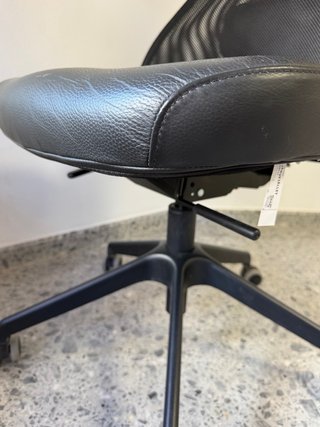 Silla de escritorio ergonómica negra