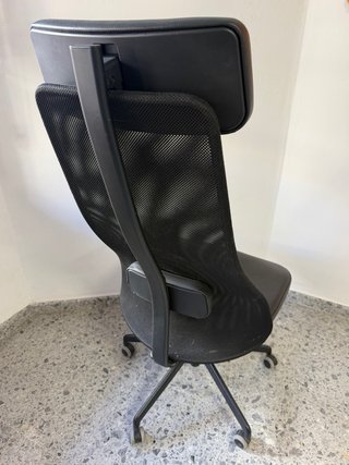 Silla de escritorio ergonómica negra