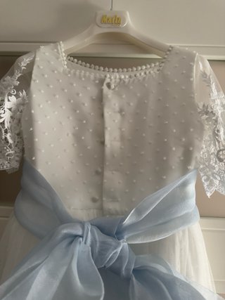 Vestido de comunión blanco con lazo azul