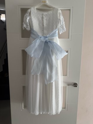 Vestido de comunión blanco con lazo azul