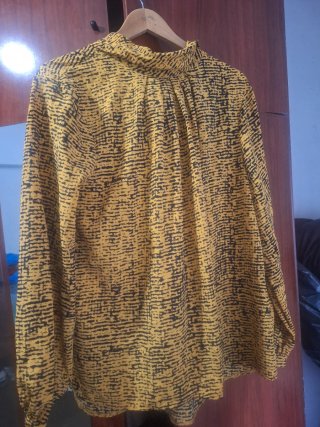 Blusa Amarilla Estampada