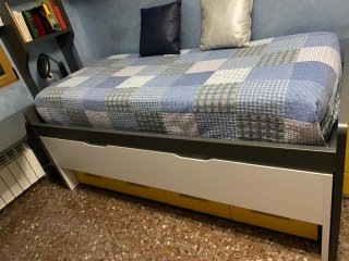 Cama nido, cajones, escritorio y estantería