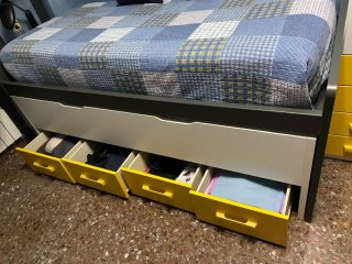 Cama nido, cajones, escritorio y estantería