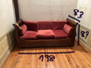 Sofá cama antiguo madera y tela rojo