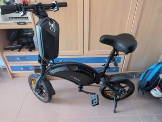 Bicicleta Eléctrica con Bolsa Frontal