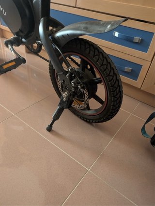 Bicicleta Eléctrica con Bolsa Frontal
