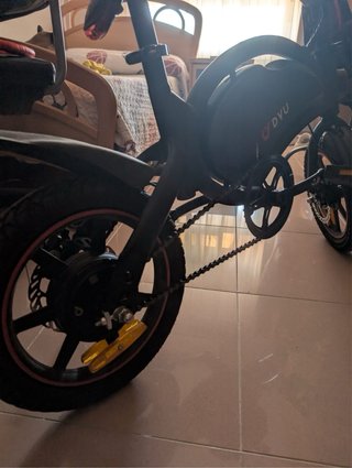 Bicicleta Eléctrica con Bolsa Frontal